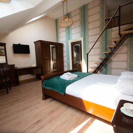 Apart Yaroslava Osmomysla 9 Square - City Center 利沃夫 外观 照片