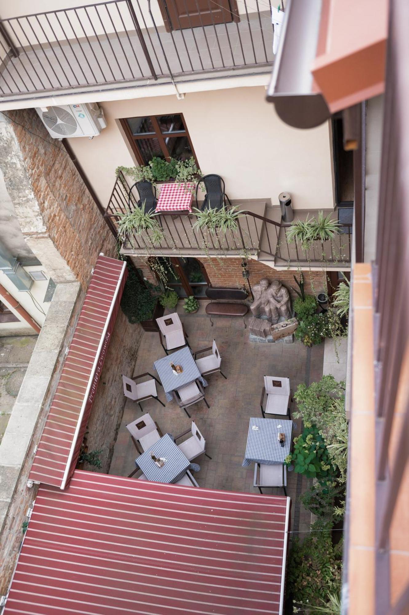 Apart Yaroslava Osmomysla 9 Square - City Center 利沃夫 外观 照片