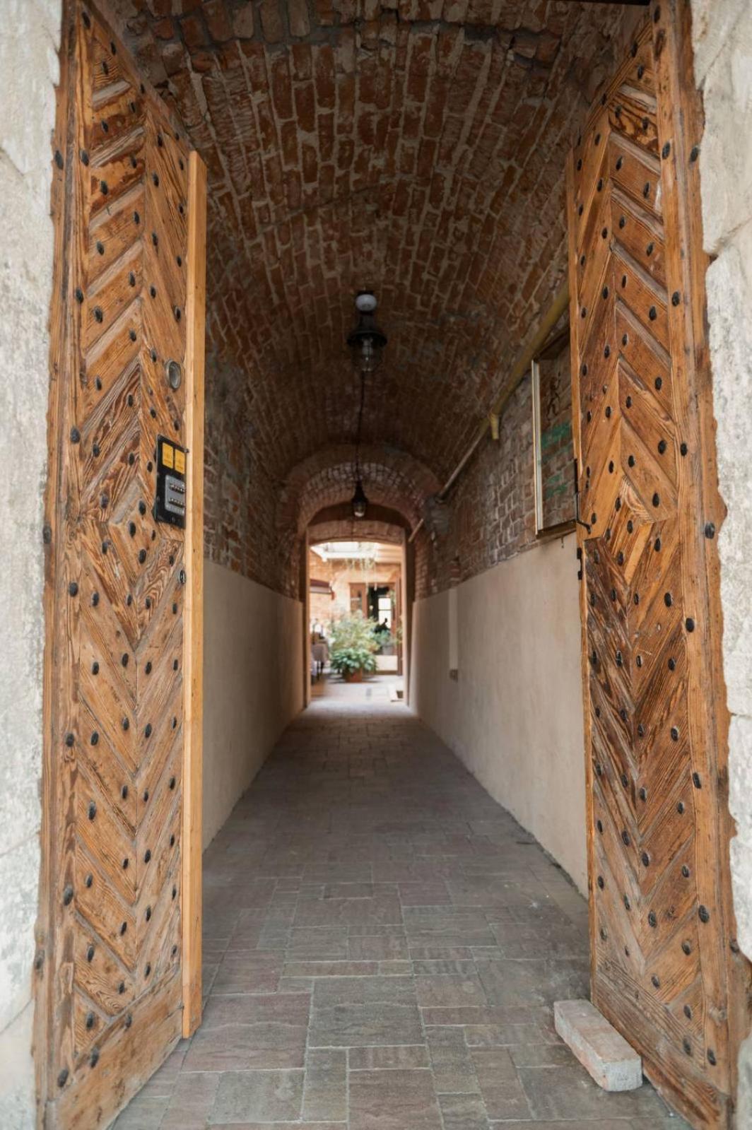 Apart Yaroslava Osmomysla 9 Square - City Center 利沃夫 外观 照片