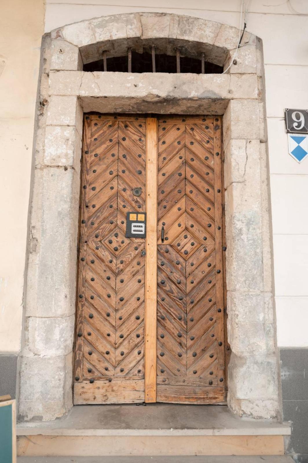 Apart Yaroslava Osmomysla 9 Square - City Center 利沃夫 外观 照片