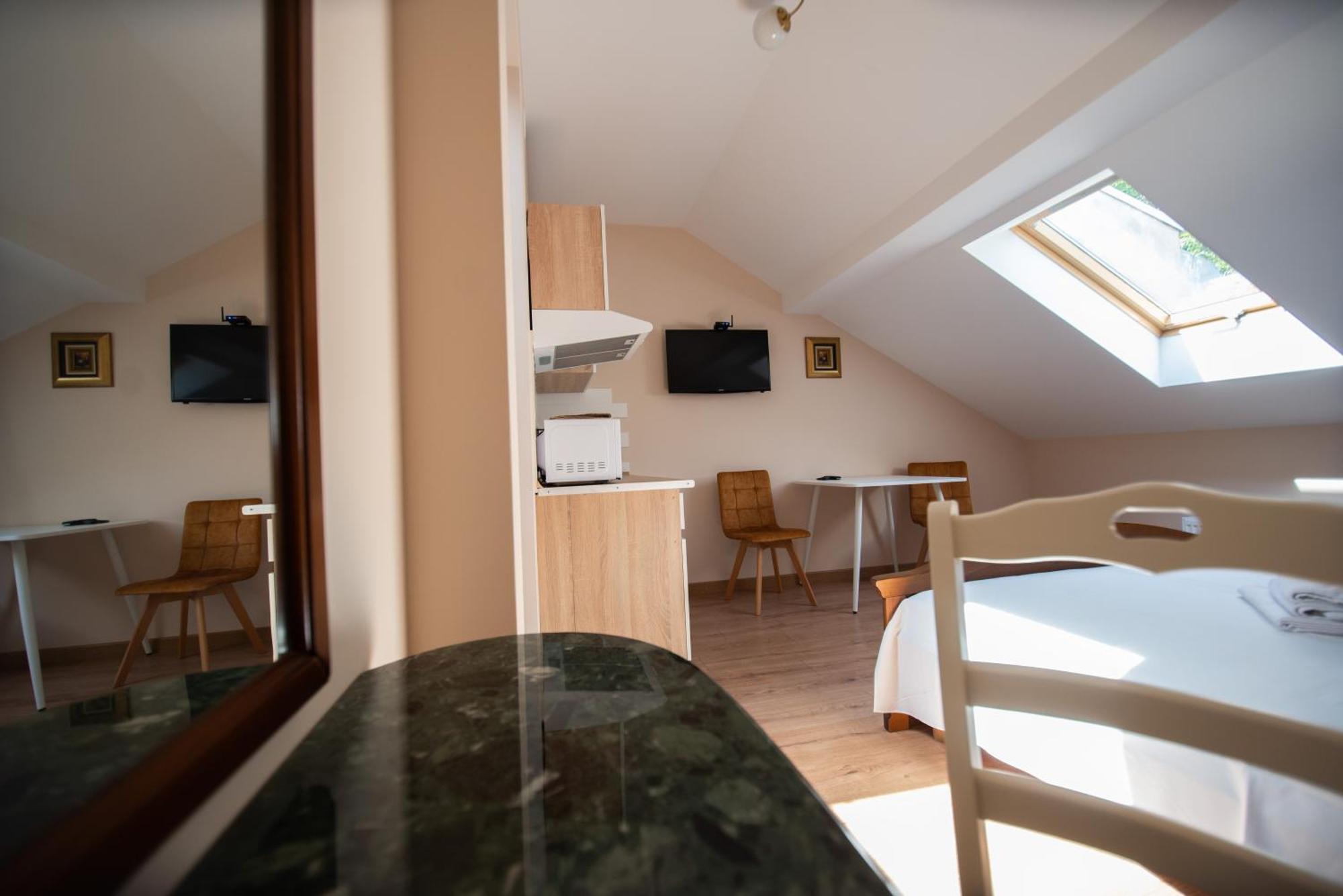 Apart Yaroslava Osmomysla 9 Square - City Center 利沃夫 客房 照片