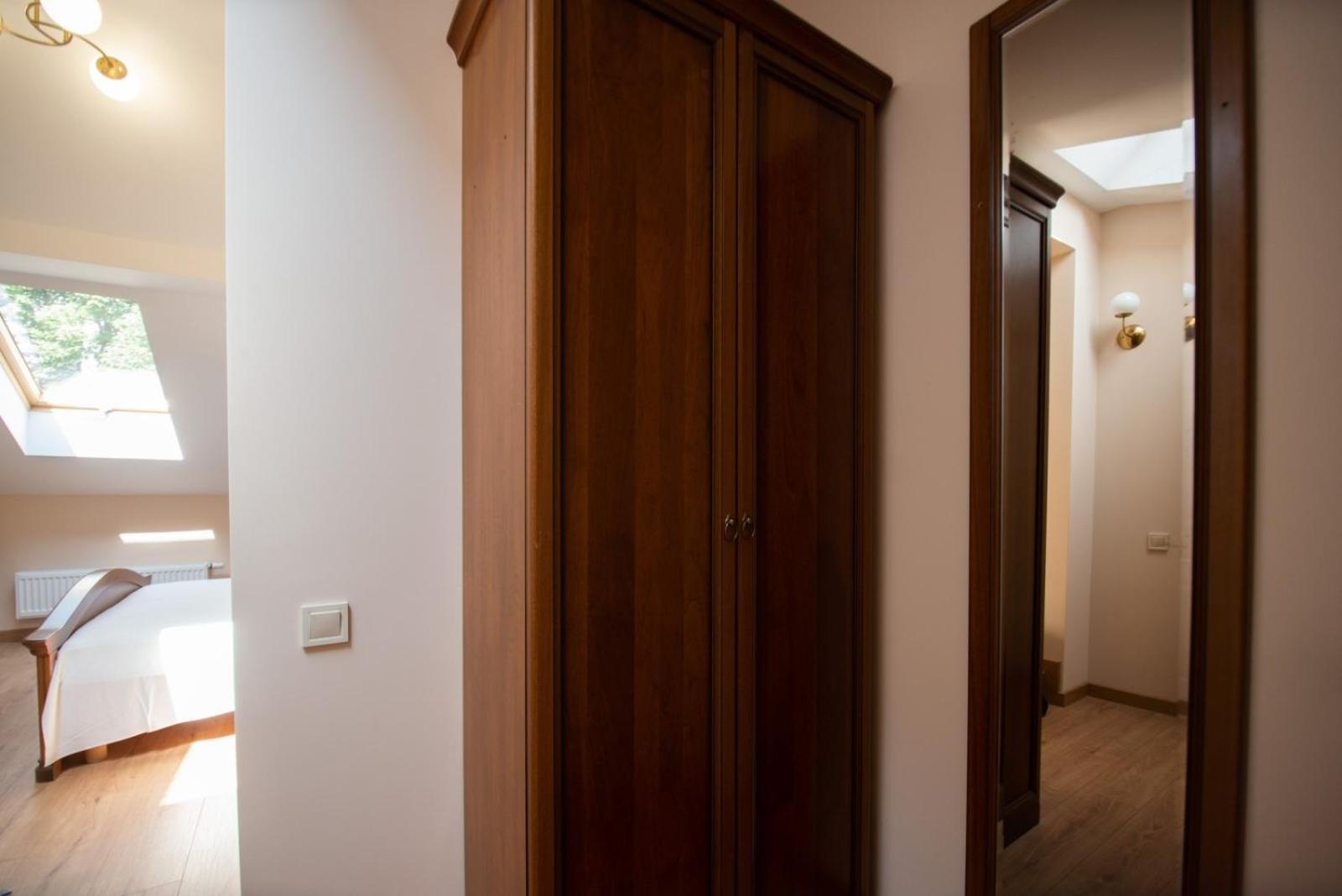 Apart Yaroslava Osmomysla 9 Square - City Center 利沃夫 客房 照片