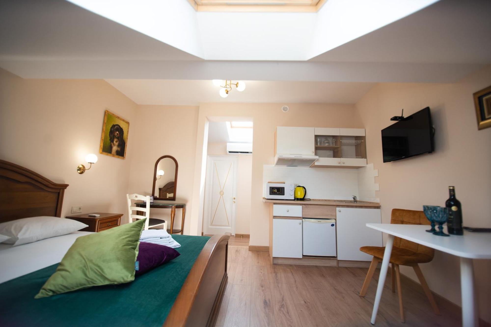 Apart Yaroslava Osmomysla 9 Square - City Center 利沃夫 客房 照片