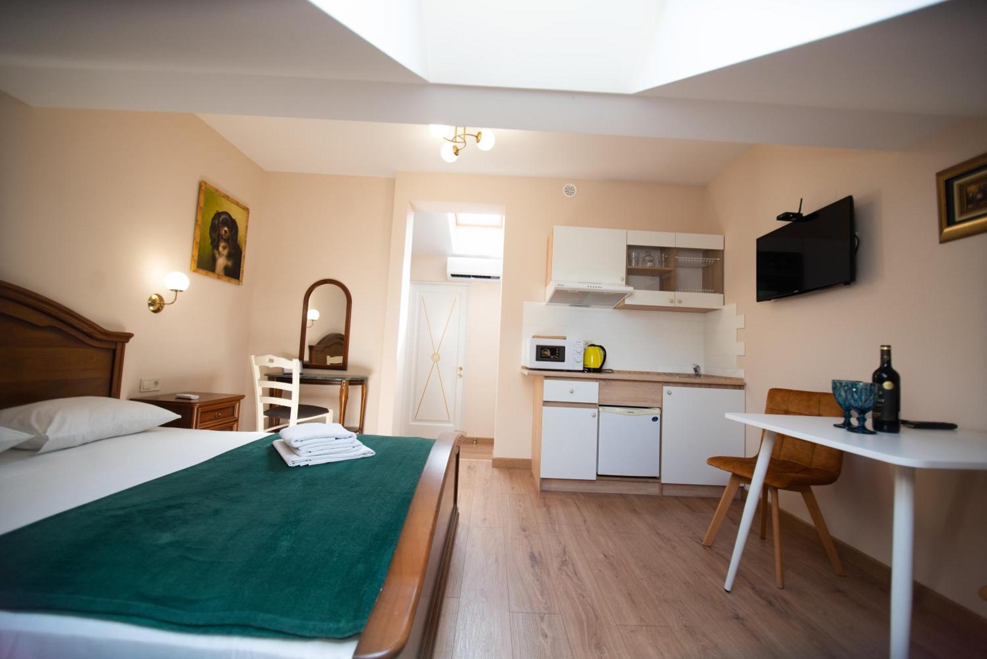 Apart Yaroslava Osmomysla 9 Square - City Center 利沃夫 客房 照片